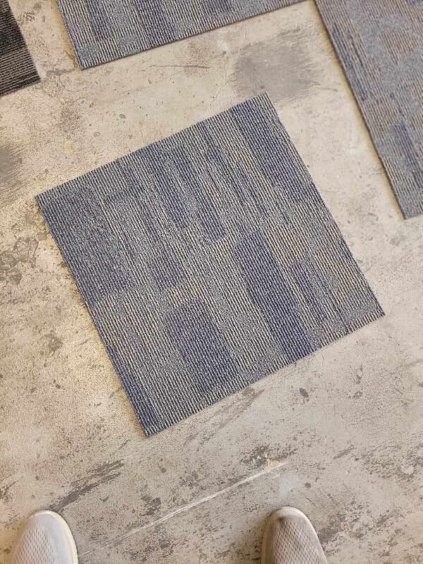 بلاط موكيت 50×50 من مفروشات وأرضيات السريع بالرياض بجودة عالية وتصاميم متنوعة