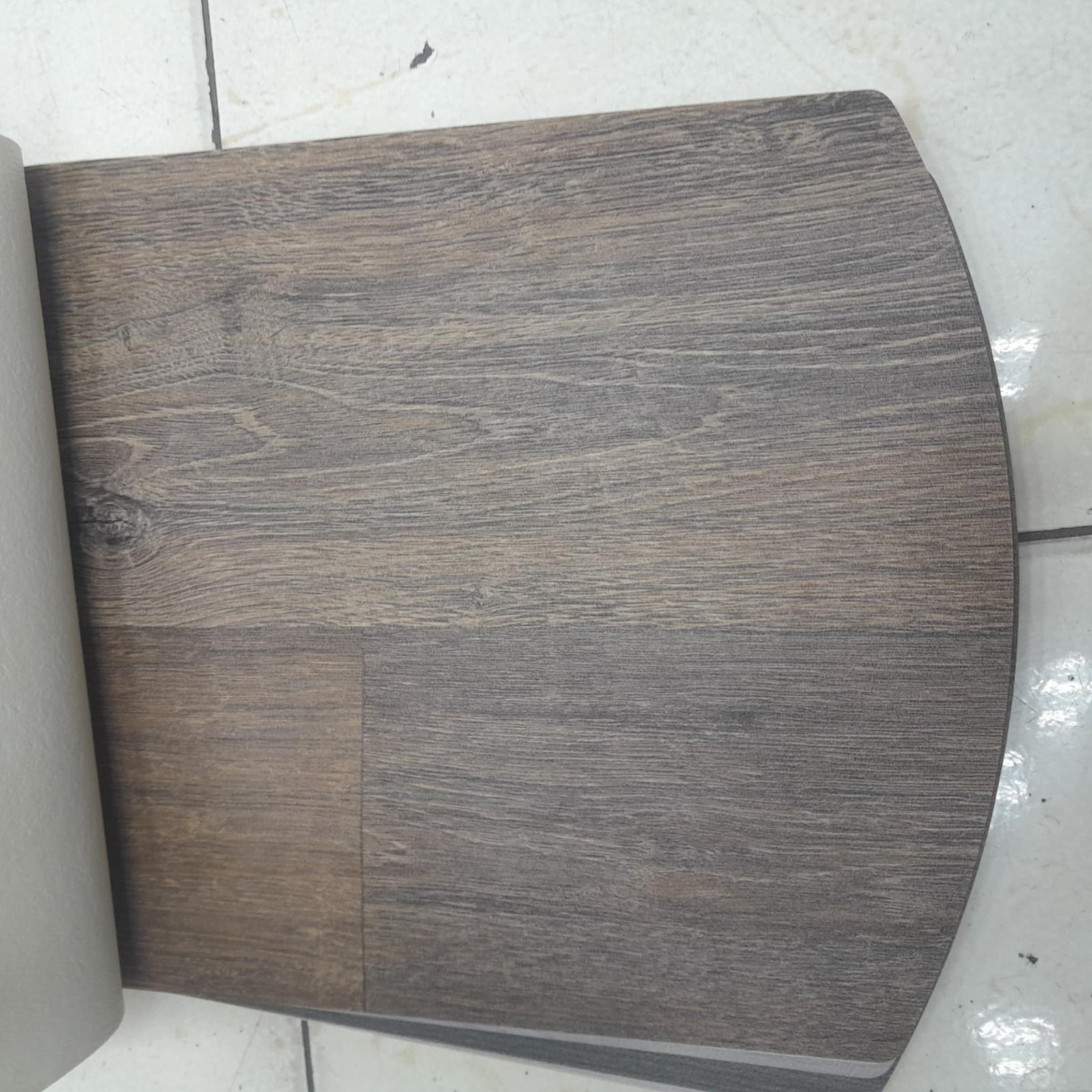 أرضيات فينيل خشبية المظهر بجودة عالية من مفروشات وأرضيات السريع بالرياض