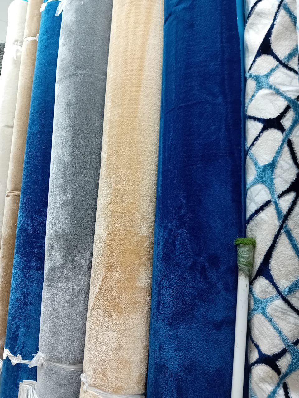 موكيت سجاد فاخر بجودة عالية من مفروشات وأرضيات السريع بالرياض